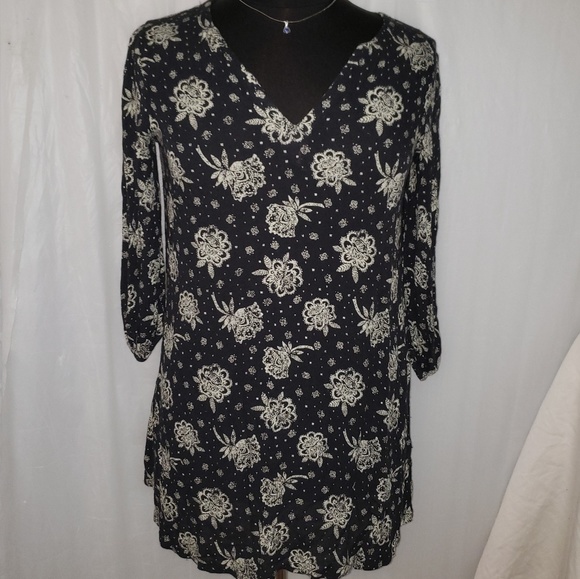 Bongo Large V-neck tunic black floral - Picture 2 of 8